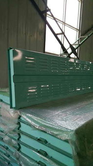 室外金属隔音板声屏障与钢化玻璃声屏障 特性、应用与选择指南